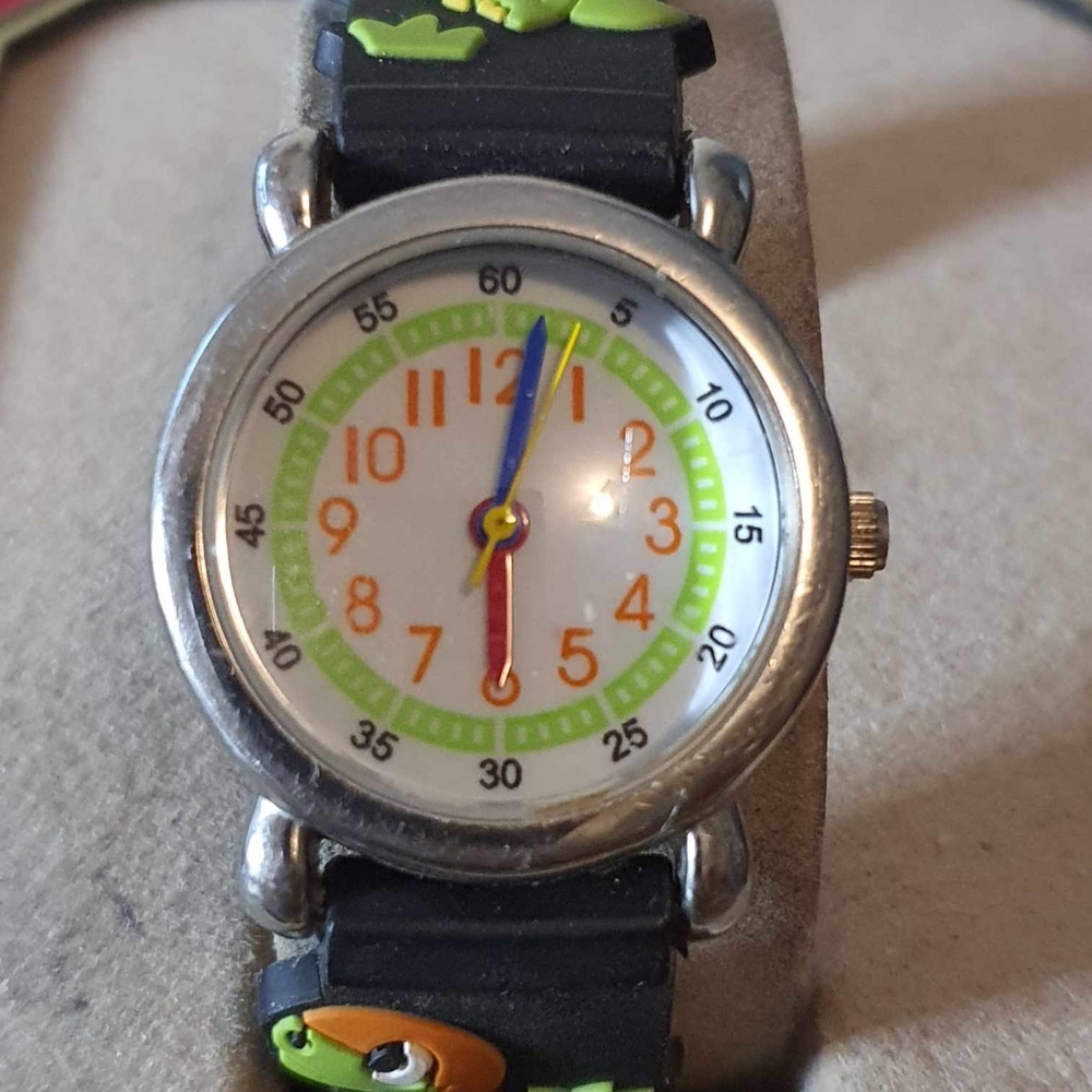 🦋10/$20🦋 WL Silver Black Dinosaur Accented Boy's Watch